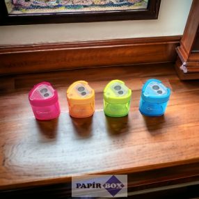 Hegyező 2 lyukú műanyag, tartályos Connect