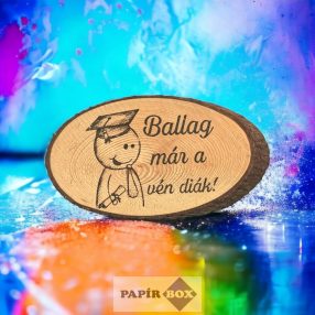 Hűtőmágnes, fa, "Ballag már a vén diák!"